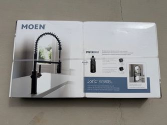 Moen Joric Matte Black Single Handle Deck-mount Pull down with Sprayer