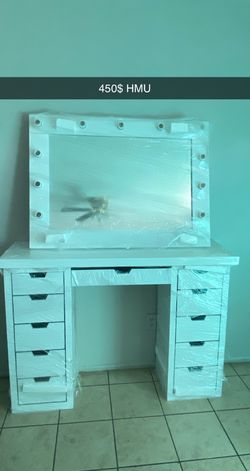 Makeup vanity