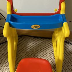 Crayola Fold and Go Art Studio with Stool and Magnetic Board