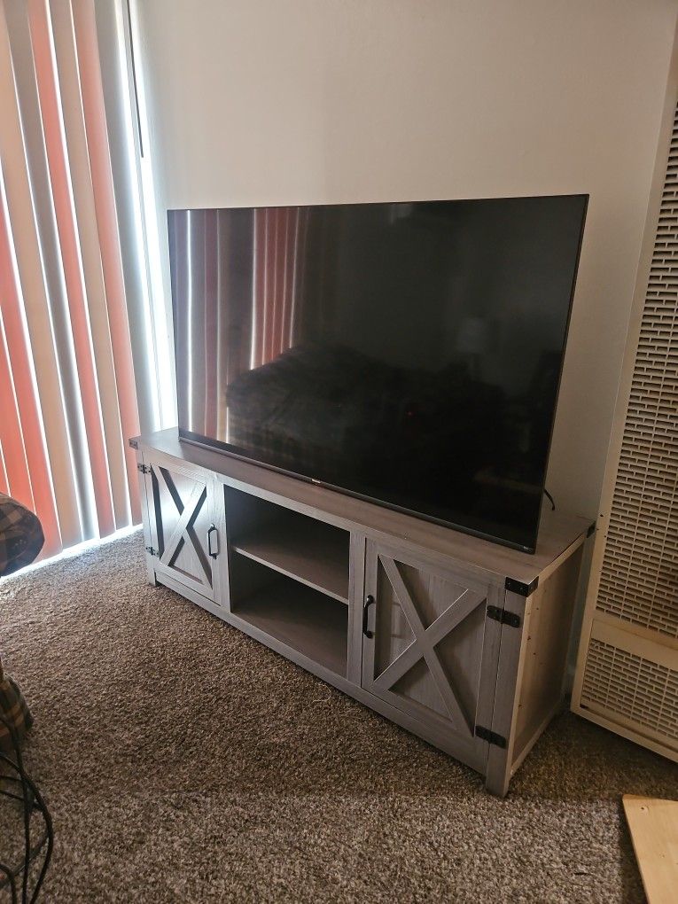 58 " Hisense Smart T.V and T.V Stand
