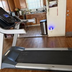 Precor 223i Treadmill 
