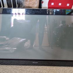 RETRO GAMING BEAST- Pioneer 42" Plasma HD TV - Amazing Picture & Sound (Remote & Stand Included)