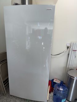 White Frigidaire 20 cf Upright Freezer