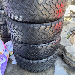 Vendo 265/70/R17 Instacion Y Balance Las 4 Llantas Por $200