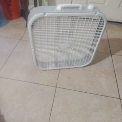 Lasko 20 Inch Box Model.3733 /https://offerup.com/redirect/?o=My5zcGVlZC5GYW4=