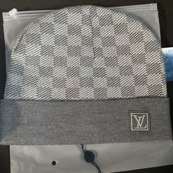 Lv hat