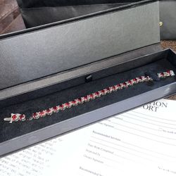Fred Meyers 7.5” Round Garnet Bracelet 