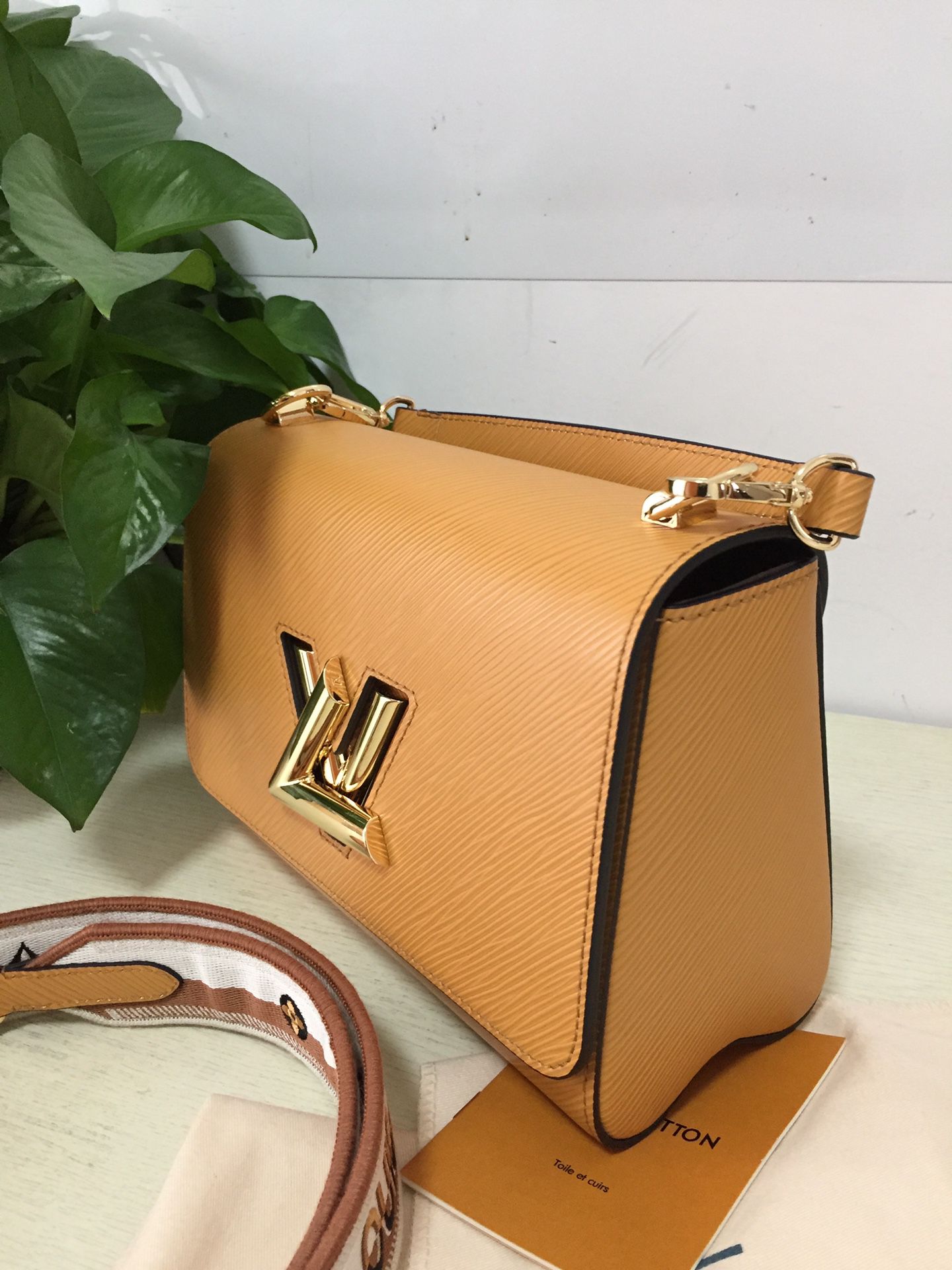 Louis vuitton orange leather open box shoulder bag for Sale in Central  Islip, NY - OfferUp