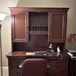 Credenza Desk with Optional Hutch Top
