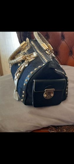 BEAUTIFUL ELEGANT AUTHENTIC VERSACE HANDBAG COLLECTION GOOD CONDITION CLEAN IN SIDE AND OUT SIDE  HAVE KEY ON