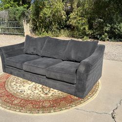 Free delivery ‼️ 3 Seater couch