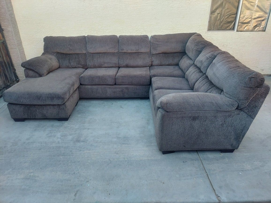 Brown Sectional(WILL DELIVER)