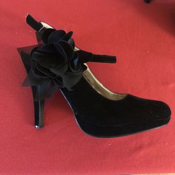 Maurices Women’s Size 9 Black Velvet Heels with Flower Detailing