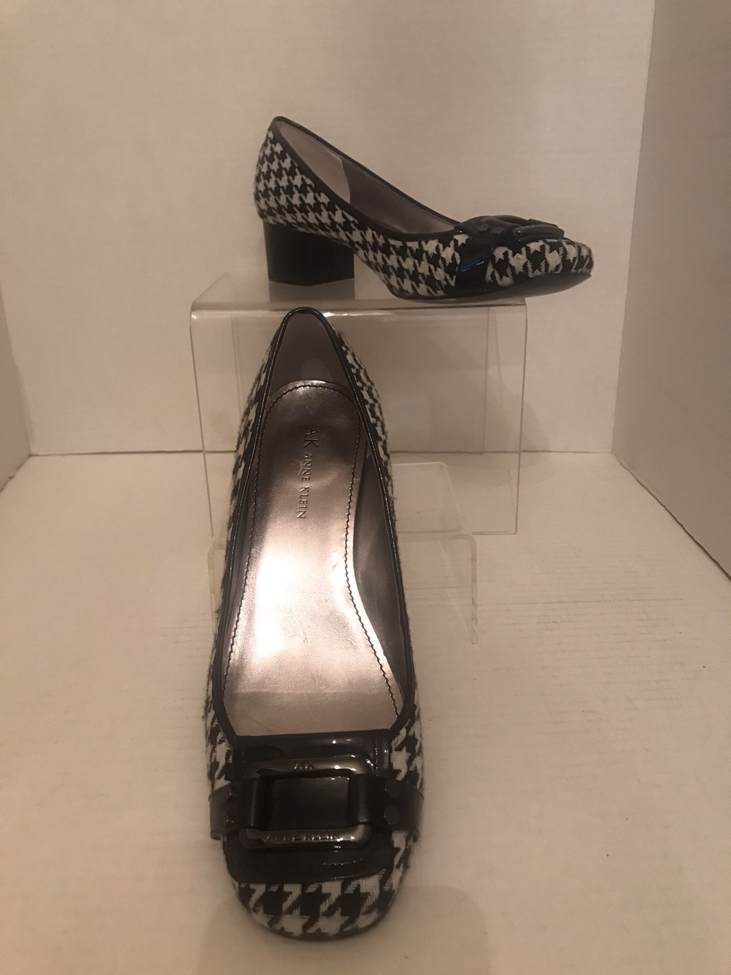 Anne Klein Black & White Fabric Taregan Shoes 8M