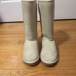 Women's Shearling-Lined Cream Boots