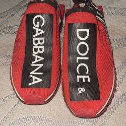 700