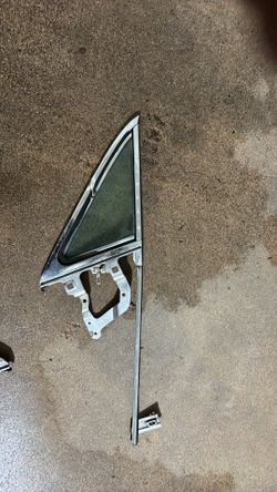 This item is a 1(contact info removed) Ford Mustang Coupe Quarter Window Glass Assembly.