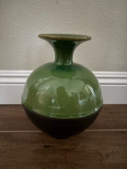Beautiful heavy pottery vase with a glossy green upper half and a dark brown or matte black