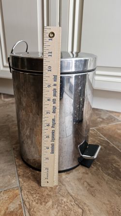 *FREE* Mini Trash cans