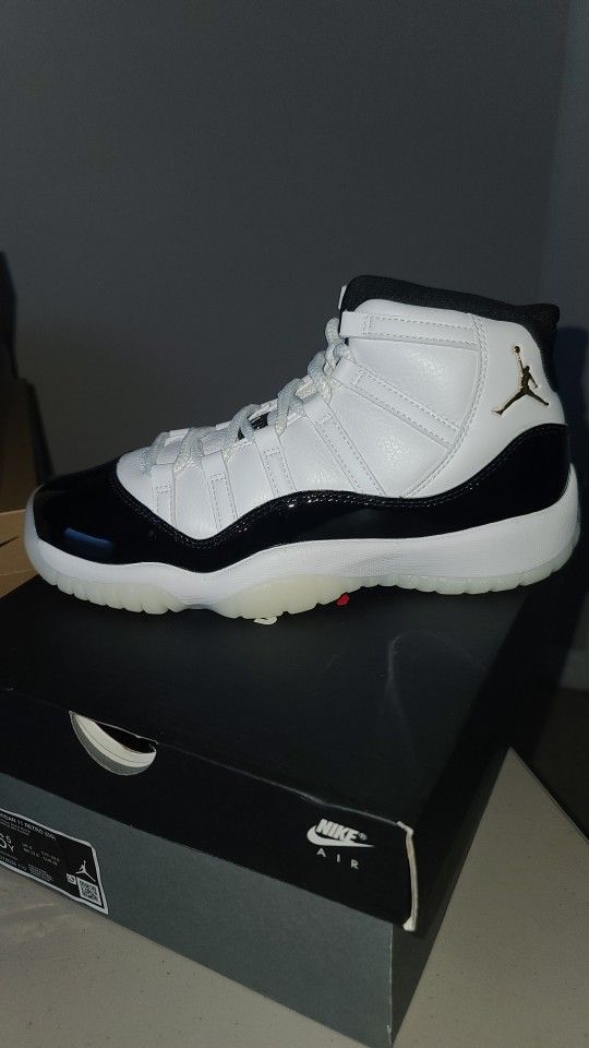Jordan Retro 11 Gratitude Size 8 Mens