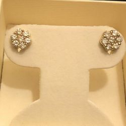10k Flower set diamond Earrings