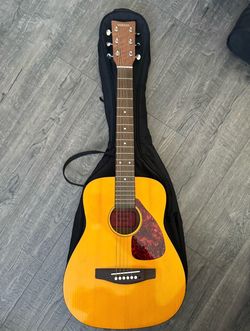 Yamaha Travel Guitar