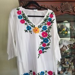 White Embroidered Flower Blouse-One Size/Unitalla