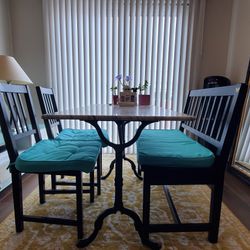 Breakfast At Tiffany's Dining Table W/ Accent Chairs
