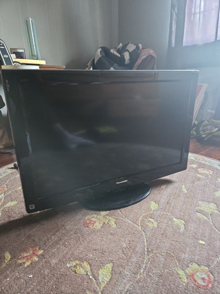 32 Inch Panasonic TV