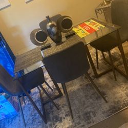 Dining Table And 4 Chairs 