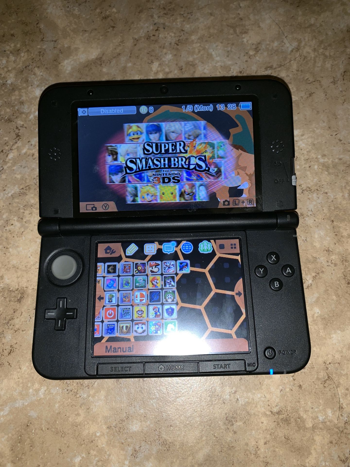 Nintendo 3DS XL & games with charger