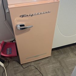 Mini Fridge Pink 