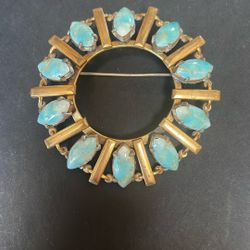 Vintage 1940’s Brass Toned Pin