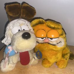 Vintage 1981 Garfield and 1983 Odie Plush Dakin Stuffed Animal Toys Approx 9”