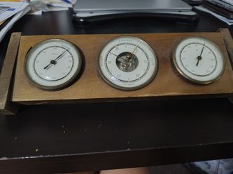 VINTAGE HYGROMETER