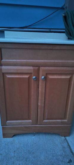 Bathroom vanity 24"