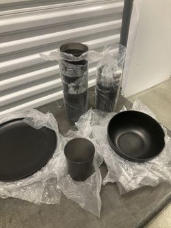 Brand New Black Plastic Plate Set