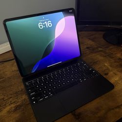 iPad Pro 13 - Inch (M4) (Magic Keyboard Included)