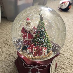 Christmas Snowglobe By Wellesley Manor