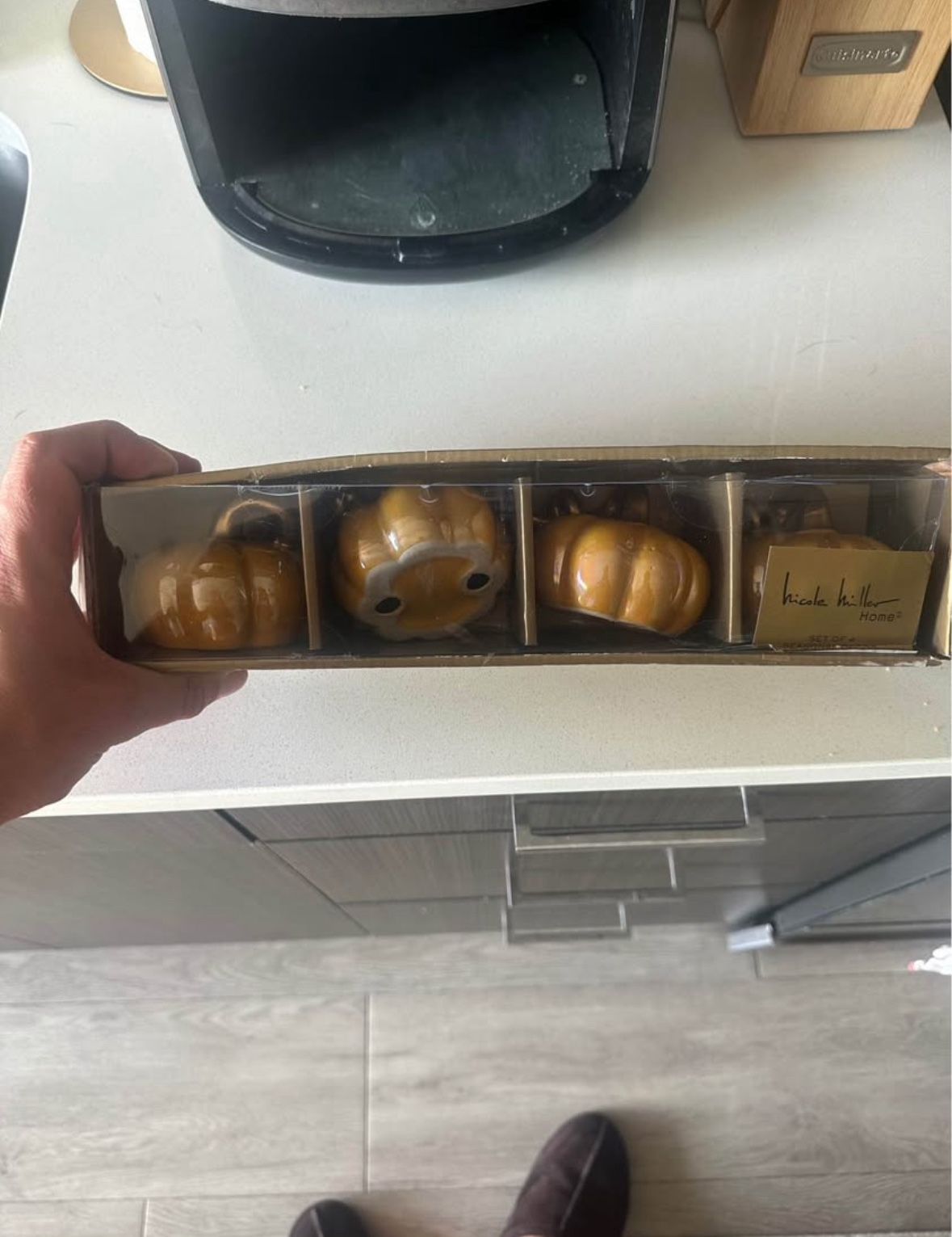 4pk 3in Ceramic Pumpkin With Curled Stem