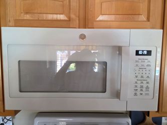 GE Over the Range Microwave With Sensor Cooking