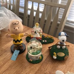 Snoopy Snow Globes & Figurines