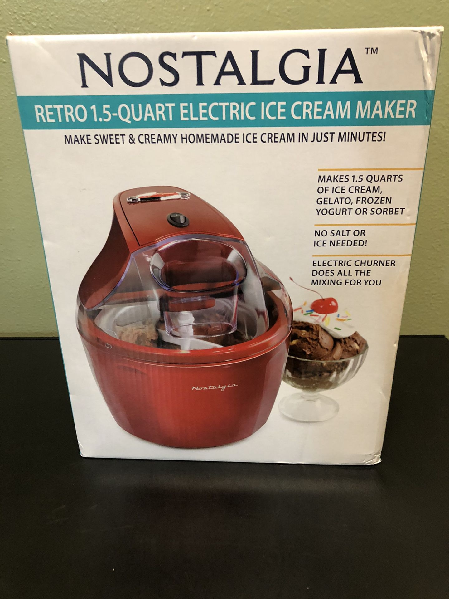 Brand new Nostalgia Retro 1.5 quart electric ice cream maker