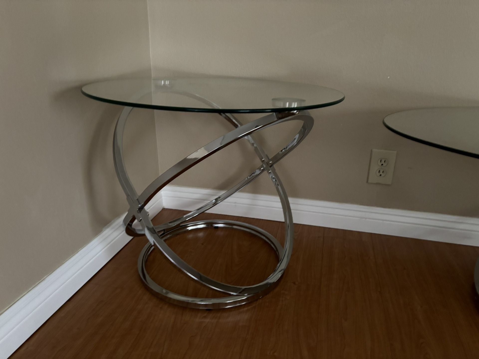 Round Corner Table 