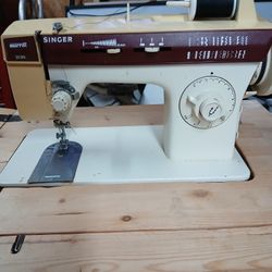 Singer Merritt 3130 Vintage Sewing Machine 