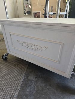 Farmhouse chest