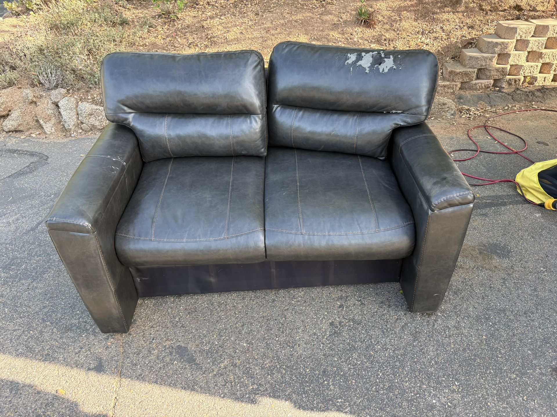 Couch With Pullout Bed
