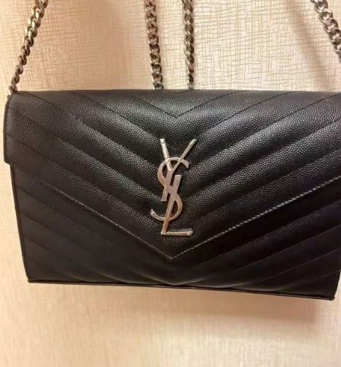 Chain shoulder bag