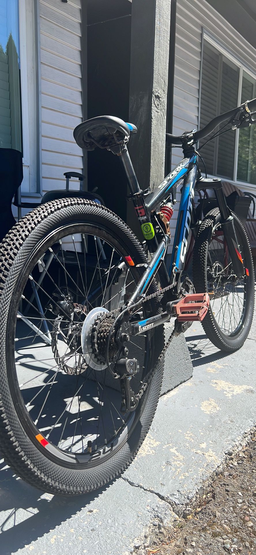 Scott Spark 24” Downhill Youth Mountain Bike Ride 