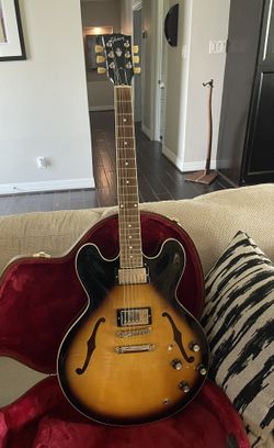 Gibson ES-335 Semi-Hollow Electric Guitar
